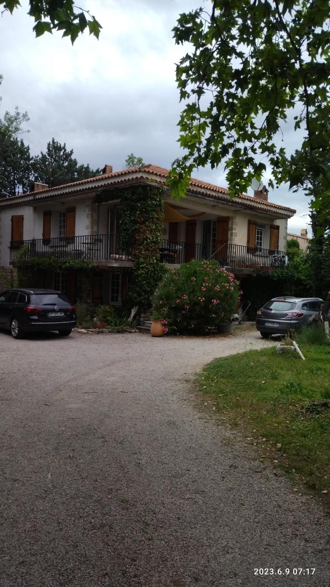 La Maison Du Bonheur Velleron Bagian luar foto